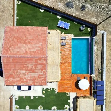 Kocaarmut 1 Villa *